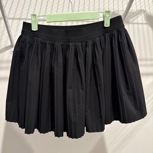 Extra High-Waisted StretchTech Micro-Pleated Skort, size medium